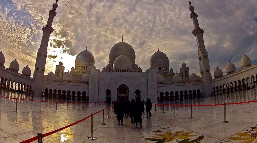 Great Mosque in Abu Dhabi, United Arab Emirates - Iconic Buildings
