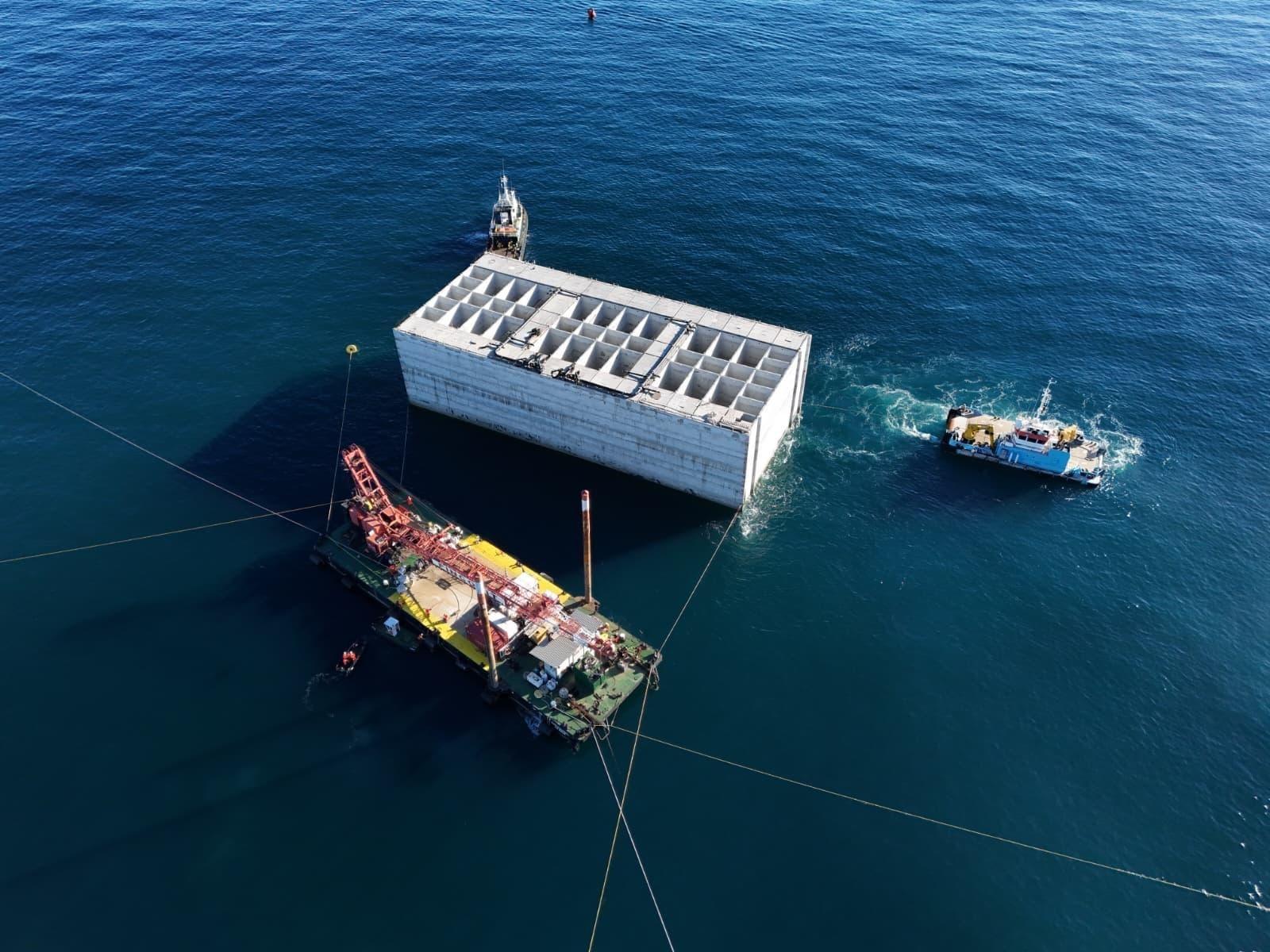 Diga Foranea di Genova, posa primo mega cassone, Italia | Webuild